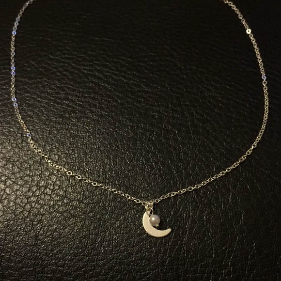 Moon pearl dainty necklace NWOT - Picture 3 of 3